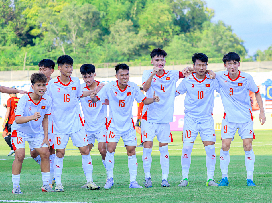 U17 Việt Nam thắng trận 10-0 ở giải bóng đá Đông Nam Á